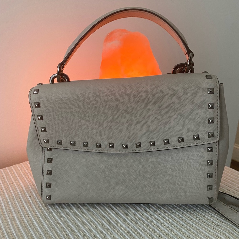 Beautiful Michael kors bag they color it’s beautiful for all year round